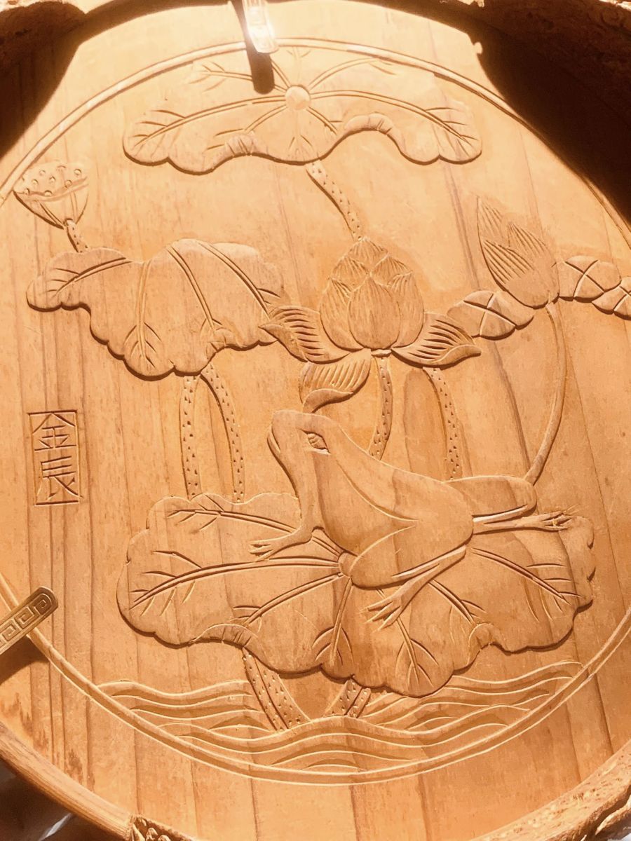 Lồng Khoen Pólũng - Tích Ếch Ngồi Lá Sen